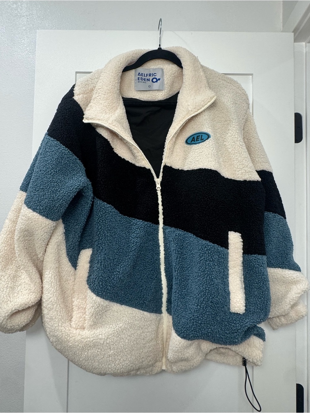 Unisex Aelfric Eden Cream, Blue & Black Colorblock Sherpa Jacket, Size Large